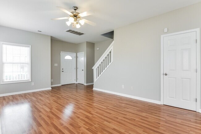 Foto del edificio - 7032 Spanglers Spring Way