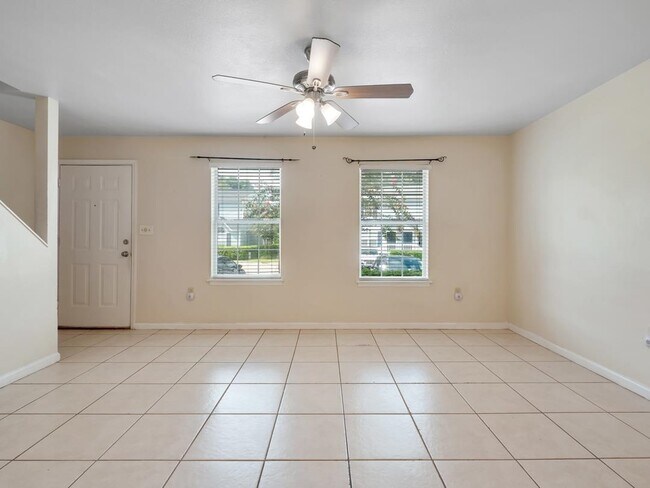 Building Photo - 2221 Timberwood Cir S