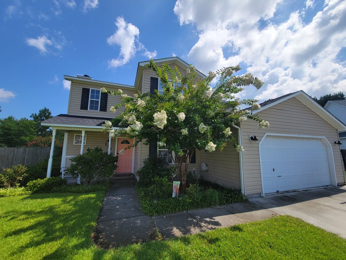 Primary Photo - Gorgeous Home in Hubert!