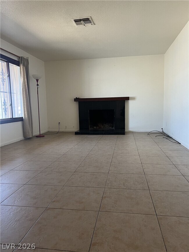 Building Photo - 6845 Carrera Dr