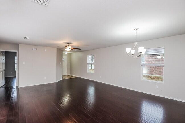 Foto del edificio - 8123 Stowe Springs Ln