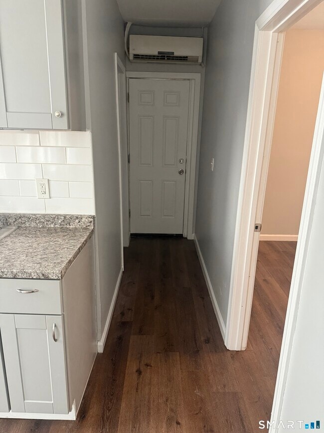 Foto del edificio - 1347 Pembroke St