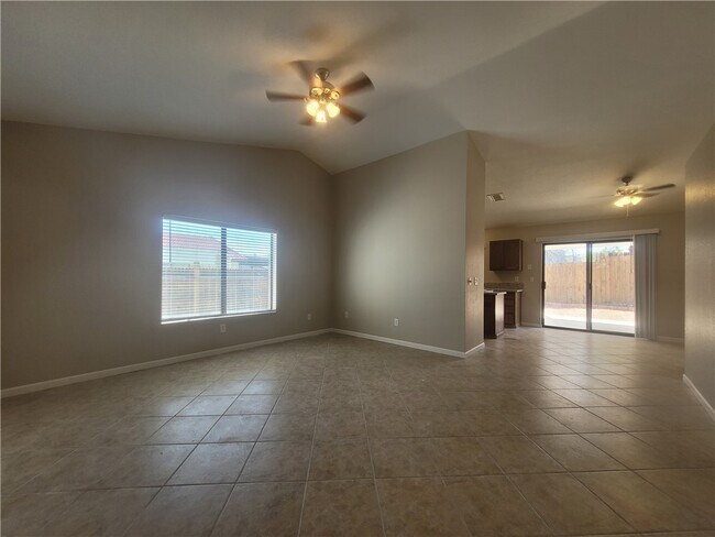 Foto del edificio - 1529 Taylor Rd