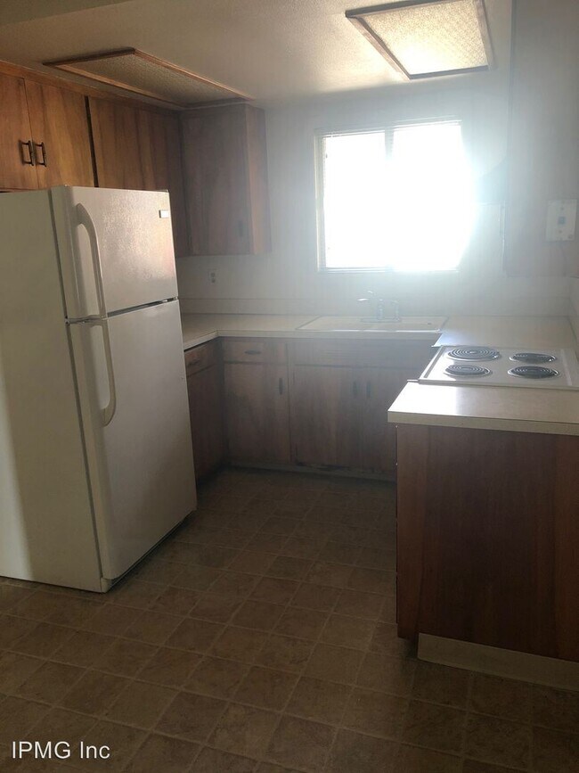 Building Photo - 292-294 Azalea Dr