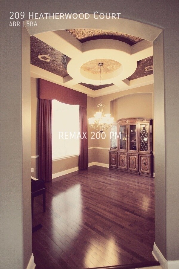 Foto del edificio - 209 Heatherwood Ct