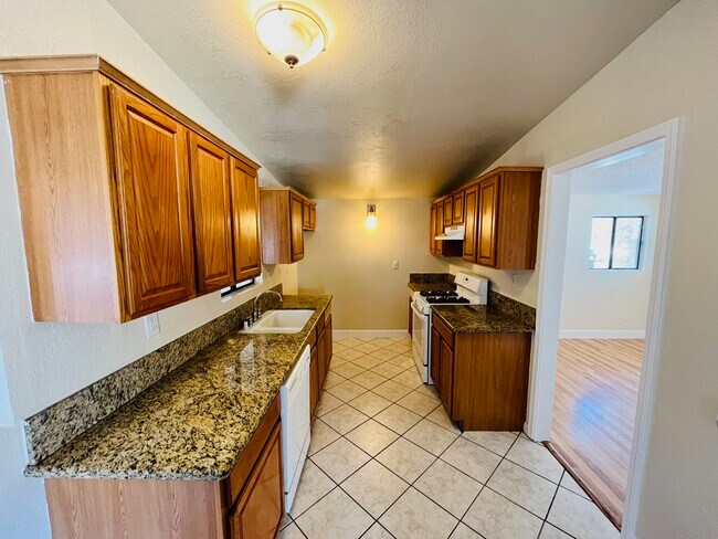 Foto del edificio - 44126 Carolside Ave