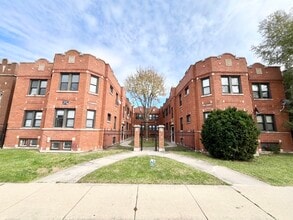 Building Photo - 1333 N Lorel Ave