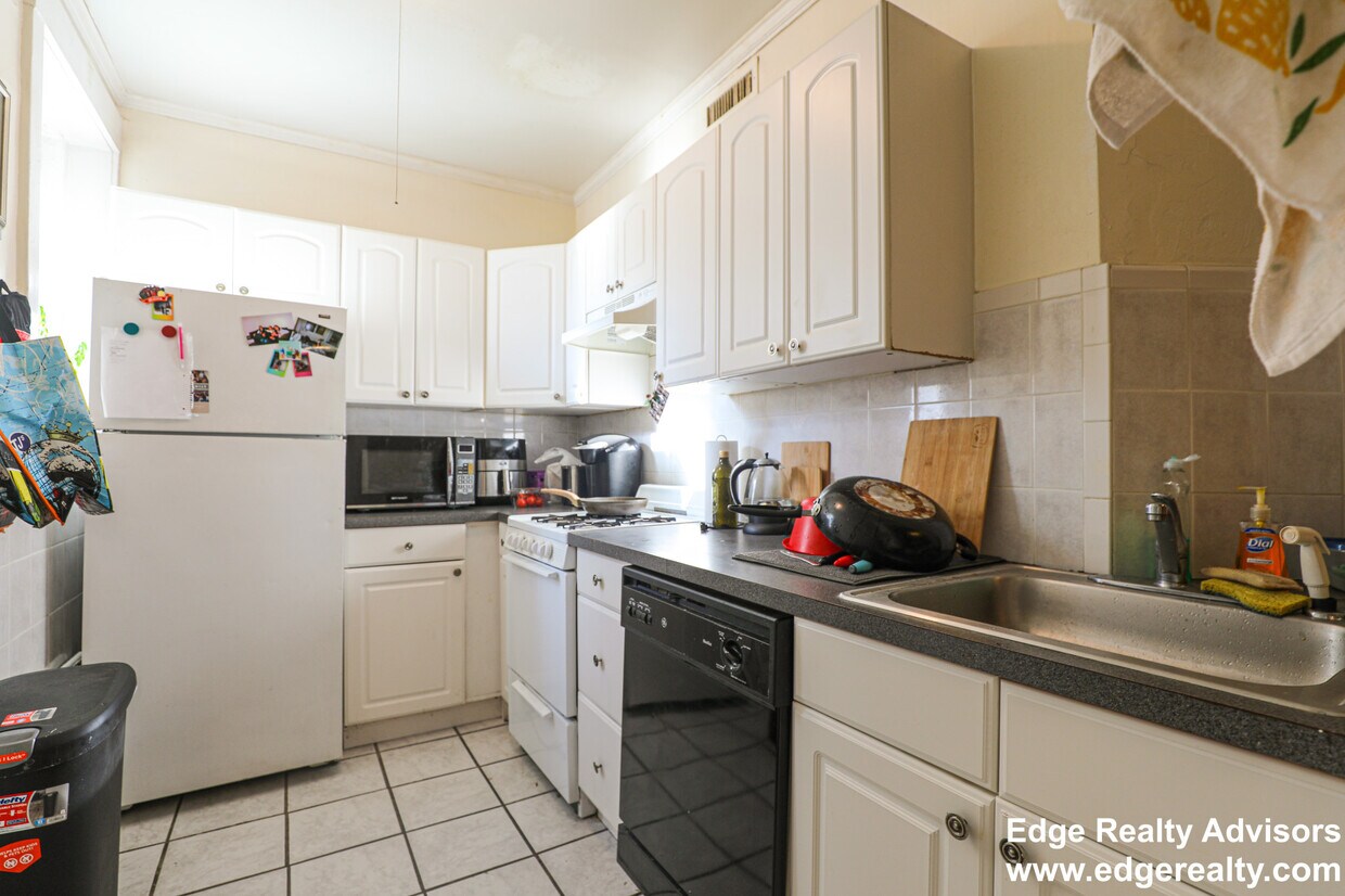 Primary Photo - 20 Copley St