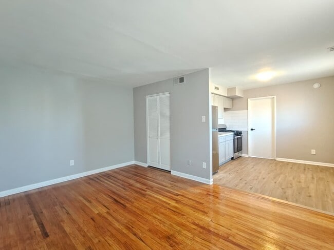 Photo - 7108 Oxford Ave Apartment