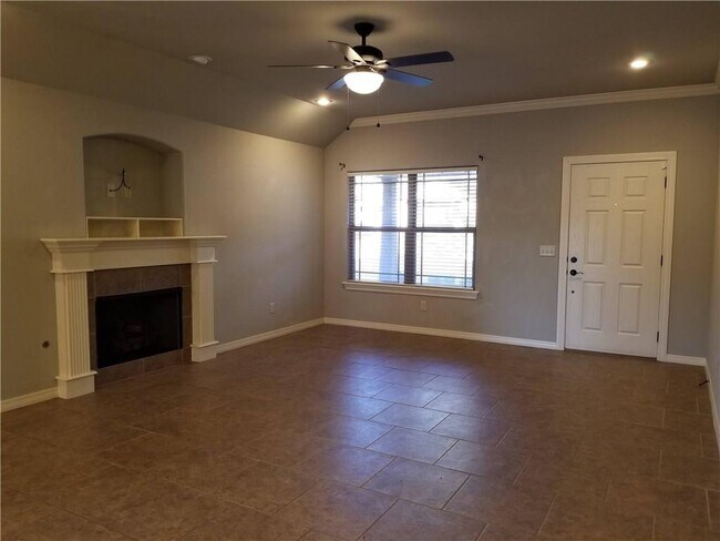 Building Photo - 2673 N Villa Blvd