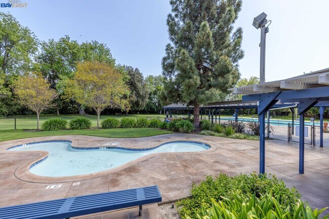 Building Photo - 4014 Rockingham Dr