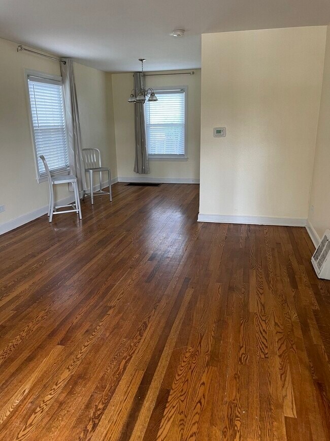 Foto del edificio - 623 Waukegan Rd