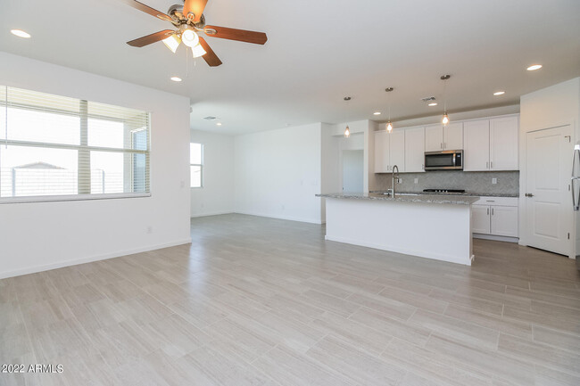Building Photo - 4504 Stonecrop Dr