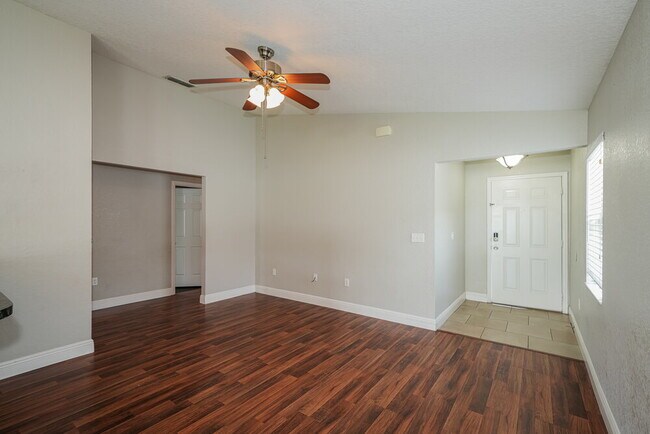 Foto del edificio - 5062 Belmont Park Ln