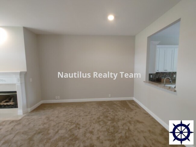 Building Photo - 2109 Country Club Dr