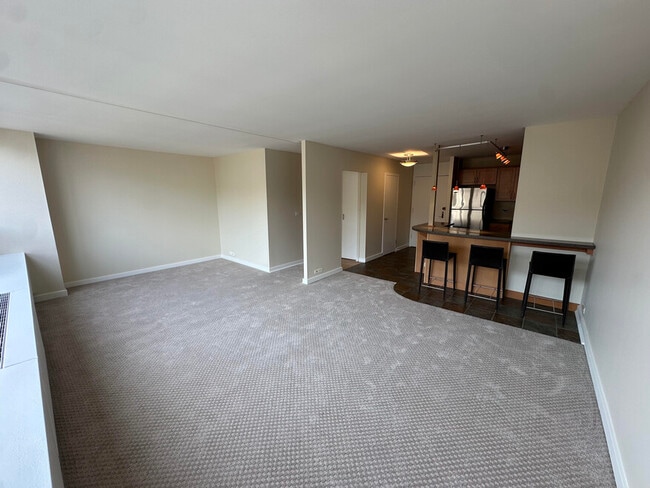 Building Photo - 2800 N Lake Shore Dr