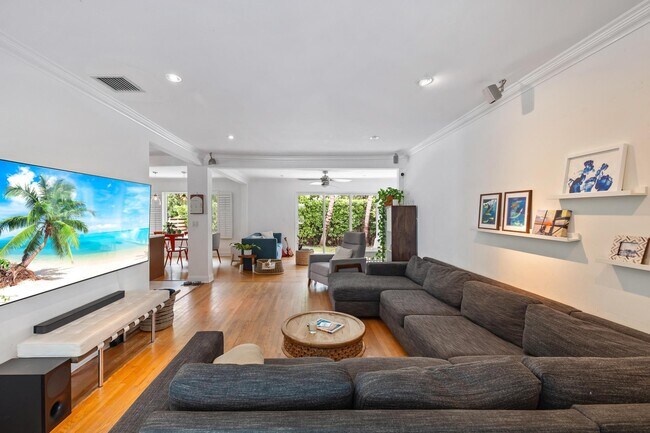 Foto del edificio - 9025 Dickens Ave