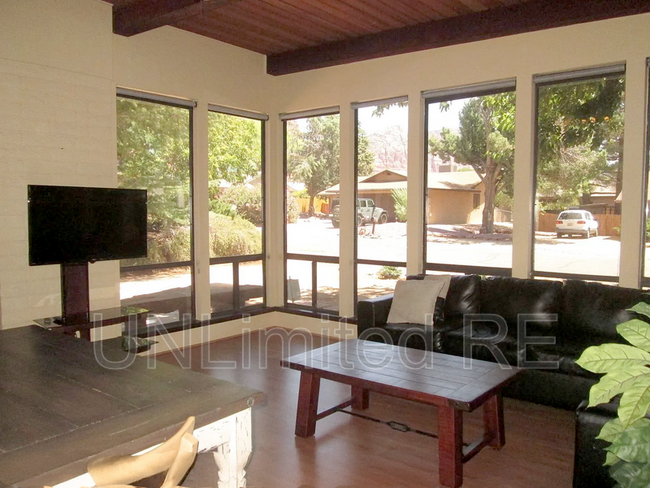 Building Photo - 355 Canyon Diablo Rd
