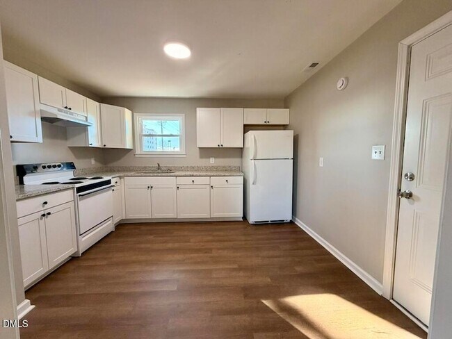 Foto del edificio - 910 E Divine St