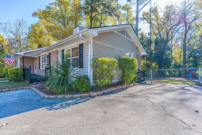 Building Photo - 6401 Fenwick Pl