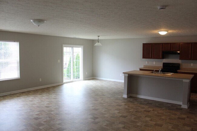 Building Photo - Spacious 3 BR Ranch Home in Whitestown!