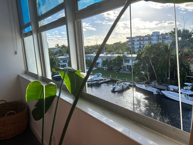 Foto del edificio - 16565 NE 26th Ave