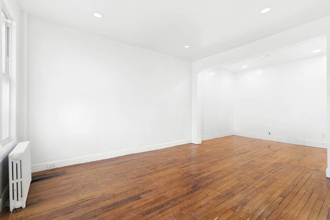 Building Photo - 295 E 38th St