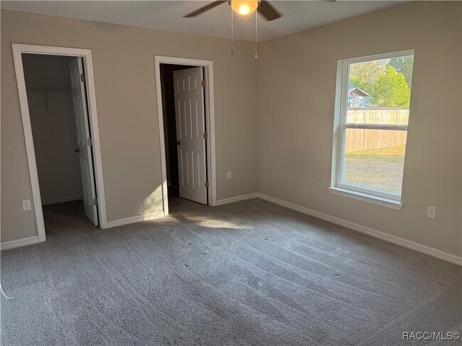 Foto del edificio - 20072 SW Marine Blvd