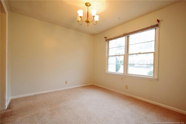 Foto del edificio - 599 Winding Creek Rd