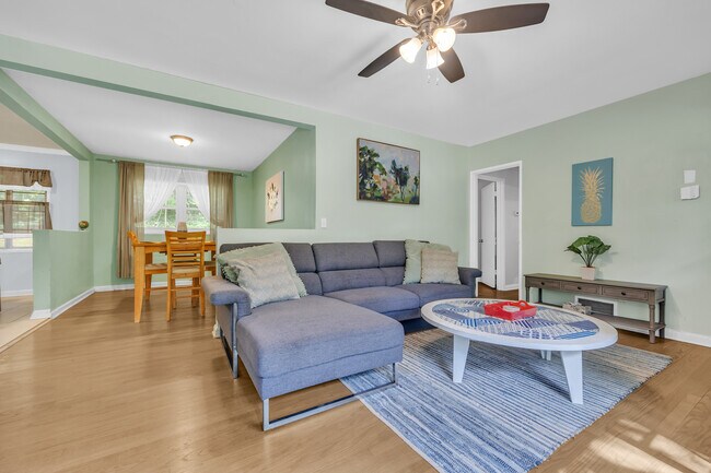 Building Photo - 2547 Lancaster Dr