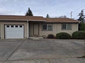 Building Photo - 1312 Dowell Rd