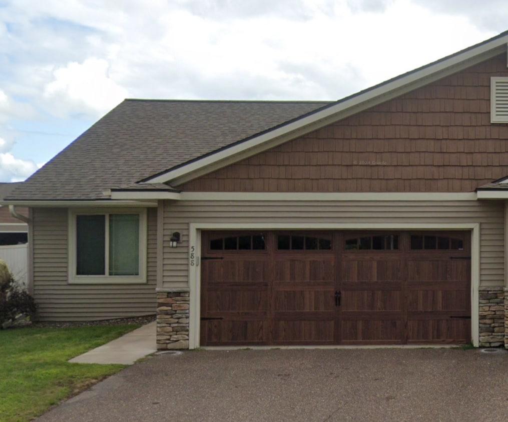 Primary Photo - 588 Blue Karner Dr