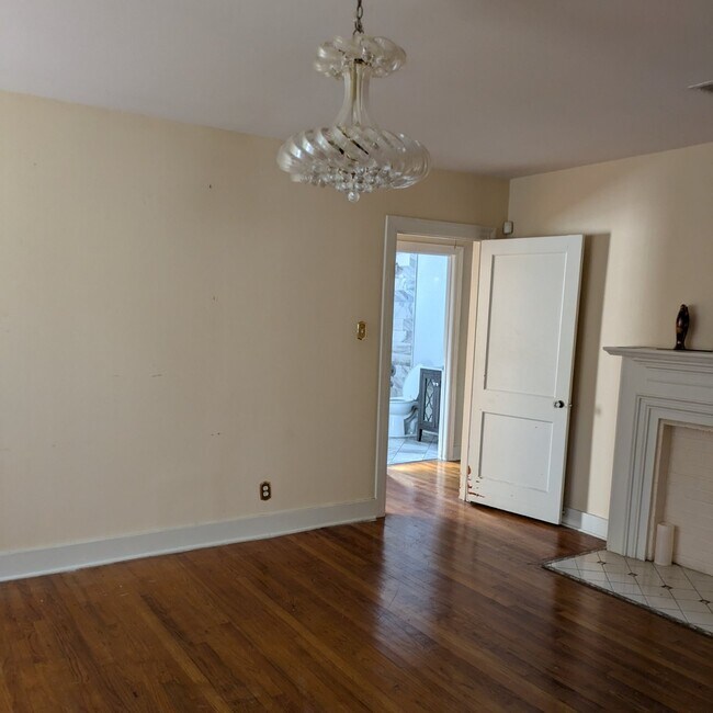 Foto del edificio - 5751 Beechwood Dr