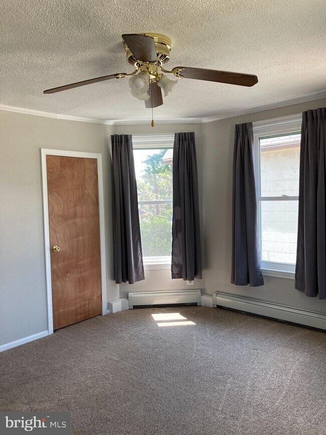 Foto del edificio - 17 W Bettlewood Ave