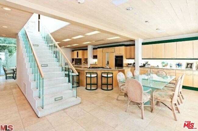 Building Photo - 31709 Sea Level Dr