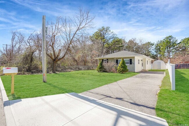 Foto del edificio - 622 Bellport Ave