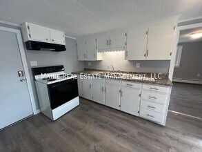 Building Photo - 159 College Ave