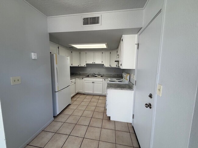 Foto del edificio - 2460 S. Highview Circle #7
