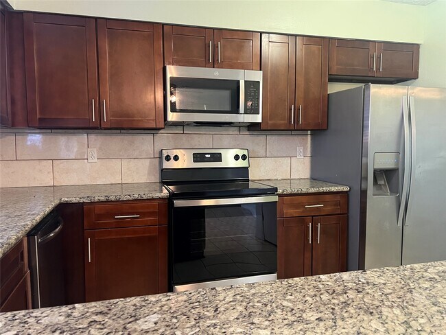 Building Photo - 2406 Ridge Hollow Dr