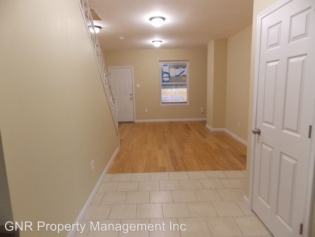 Building Photo - 449 N 51st St