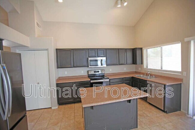 Building Photo - 7205 W Mohawk Ln