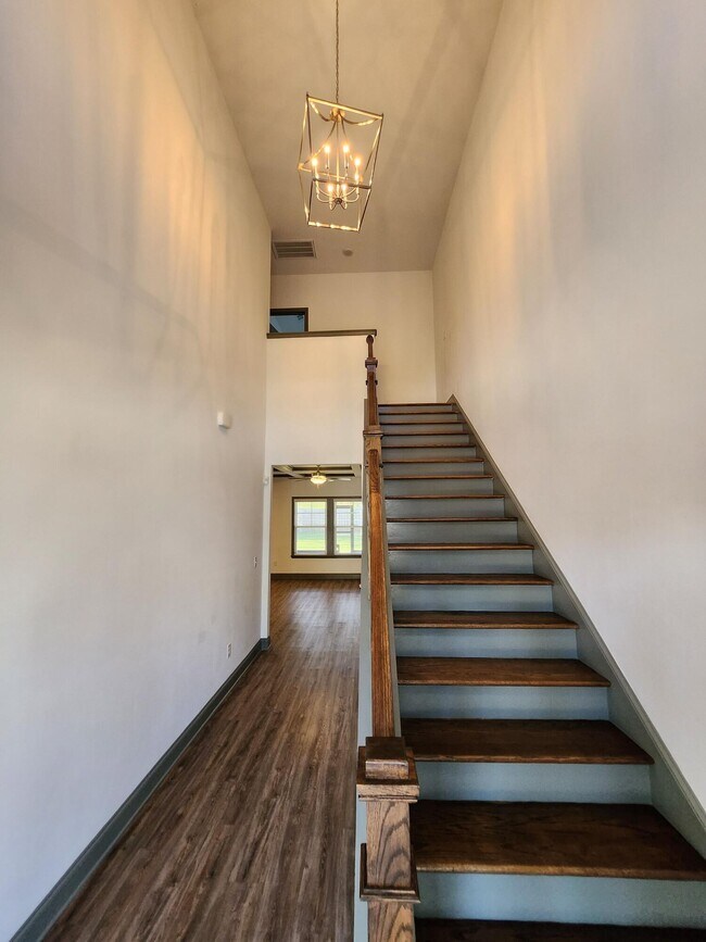 Foto del edificio - 5814 Whispering Pnes Wy