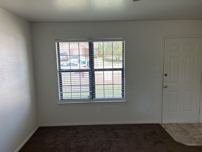 Building Photo - 301 Janelle Dr