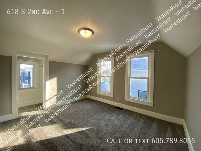Building Photo - 618 S 2nd Ave