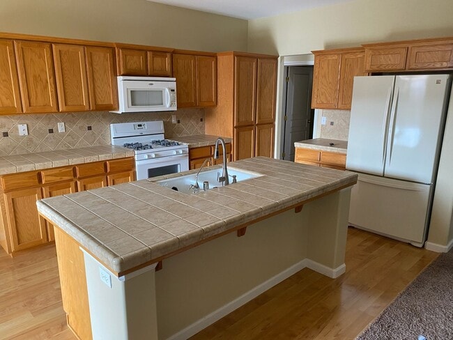 Building Photo - 6245 W Whitley Ave