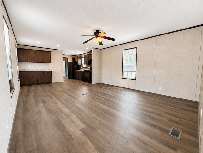 Foto del edificio - 11975 Creekview Ave