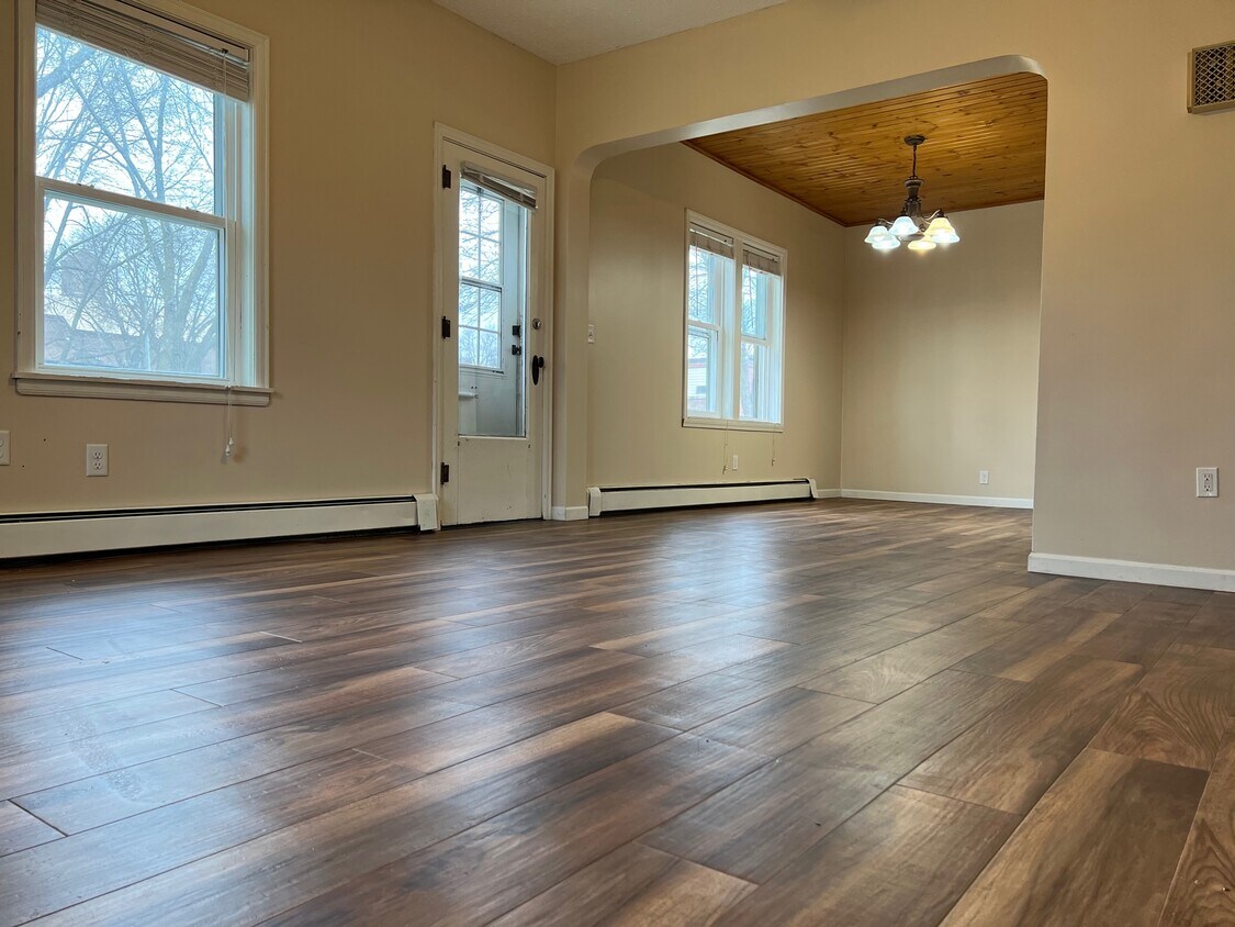 Foto principal - 27 5th Ave NE