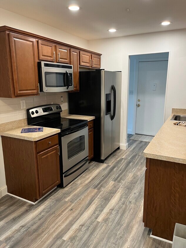 53 Amberly Dr Unit K, Manalapan, NJ 07726 Condo for Rent in Manalapan