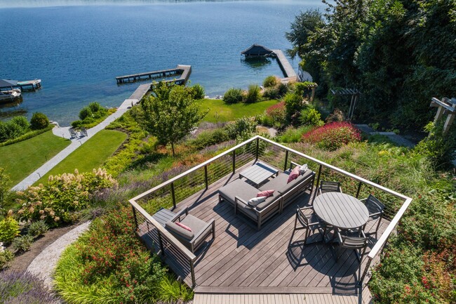 Building Photo - Stunning Lakefront Estate