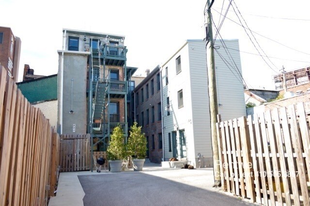 Primary Photo - 890 Tyson St